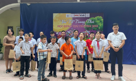 Miza thăm và tặng quà các em học sinh khuyết tật  Trường Chuyên biệt Bình Minh