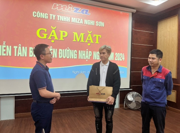 Miza gặp mặt cán bộ nhập ngũ 2024